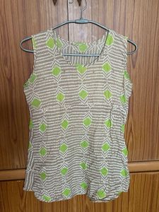 Stylish Sleeveless Kurta with Geometric Print