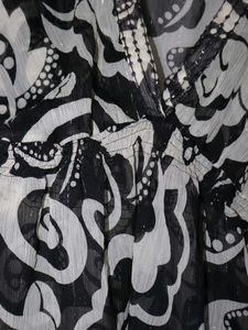 Chic patterned Black-n-white blouse