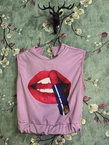 Women's Lilac Lips &amp; Lipstick Graphic Tank Top