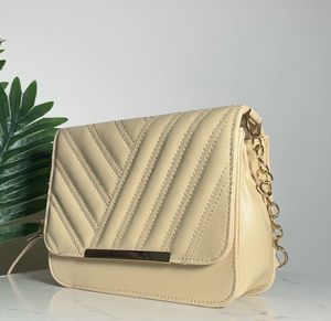 Chic Quilted Chain Crossbody Bag