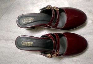 PRICE DROPPED 🤩🤩Stylish Maroon Patent Heels