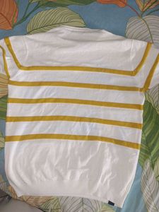 White Striped T-Shirt patterned with tight ends