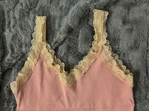 🎀🧞‍♀️👛💘Pink Lace Trim Cami Top