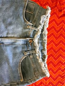 High Waisted Frayed Hem Jeans