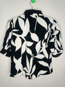 Chic Black &amp; White Leaf Print Top