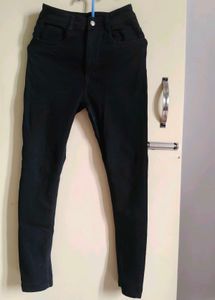 Classic Black High-Waisted Skinny Jeans