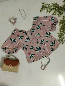 Chic Floral Top🌺🌿