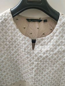Elegant Cream Kurta with Intricate Embroidery