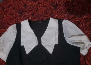 Chic Black &amp; White Collared Top