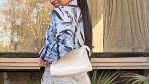 Stylish Abstract Print crop shirt