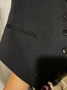 H&amp;M Black V-Neck Buttoned Vest