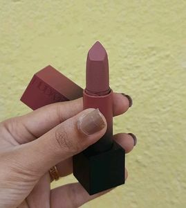 Huda Beauty Lipstick