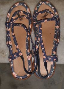 BRAND NEW PEARLS JUTTIS &amp; FLORAL SANDALS (FREE)