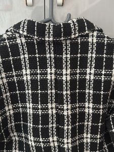 Chic Plaid Cropped Jacket