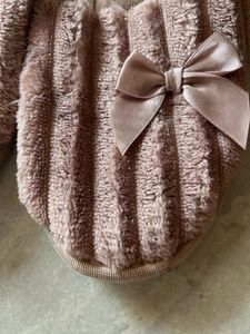 Max brand Cozy Bow Slippers