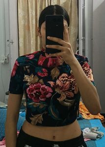 Floral Printed Crop Top 🌸