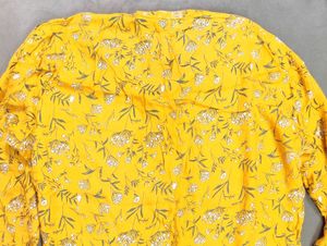Mustard Yellow 💛 high Low Pattern Top