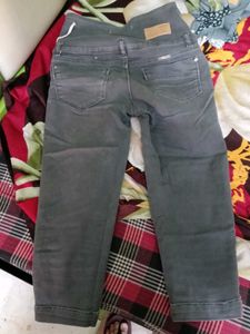 Stylish Gray capri