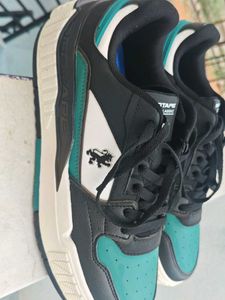 Red Tape sneakers