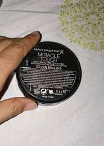 Max Factor Miracle Touch Foundation golden b