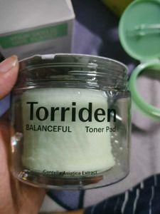 4 pad sample of Torriden Balanceful Toner Pads