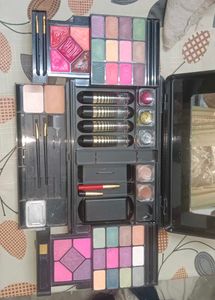 stunning make-up kit