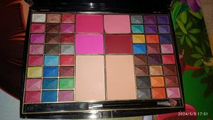 FNG 54 Colors Eyeshadow Palette