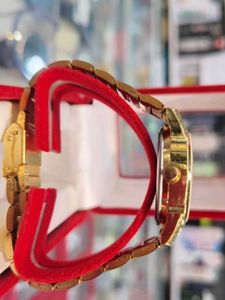 Elegant Gold-Tone Quartz Watch