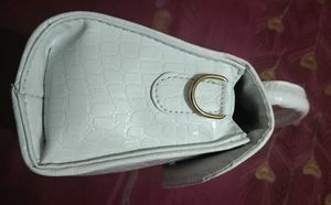 Chic White Croc Embossed Clutch