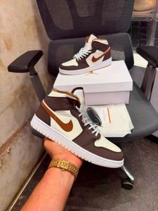 Nike Air Jordan 1 Mid Brown
