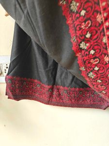 Black and red stole