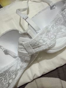 Elegant White Lace Cloth