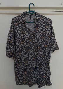 Chic Floral Print Button-Up Shirt