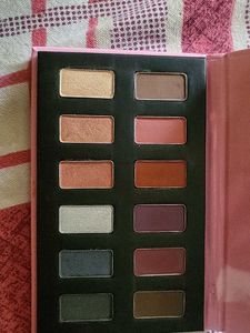 MyGlamm Squad Goals Eyeshadow Palette