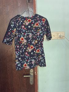 Chic Floral Print T-Shirt with Lace Details