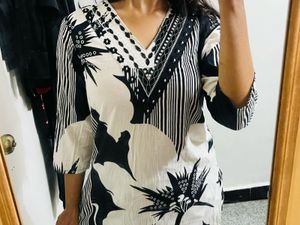 Chic Black &amp; White Floral Kurta Set