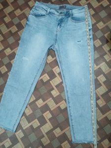 ⚡ ⚡ Flash Sale ⚡ ⚡ B: Distressed Jeans
