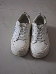 White Casual Sneakers with Blue Accents