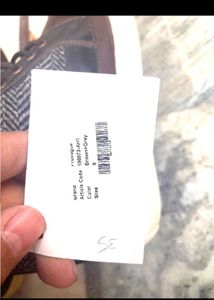Provague Shoe Peeling On Top High Neck