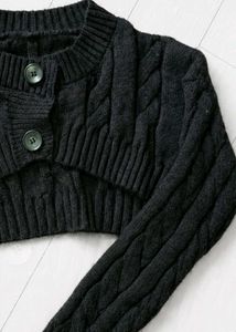 Chic Cropped Cable Knit Cardigan