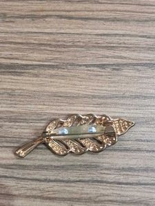 Sparkling Leaf Brooch Pin