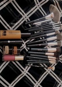 Professional Makeup and brush combo