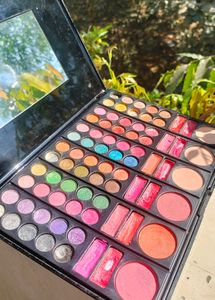 MISS ROSE MAKEUP PALLET
