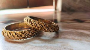 Exquisite Traditional Gold Bangles (2.6)