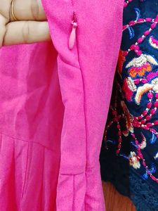 ANGELSTRAUSS Embroidered Pink Dress
