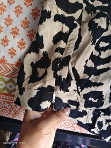 Stylish One-Shoulder Top with Bold Print