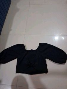 Chic Black Puff Sleeve Crop Top