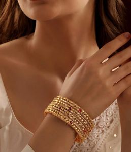 Elegant Gold-Tone Bangle Set(new)