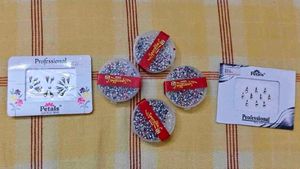 Petals Professional Bindi Set