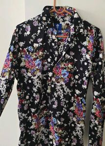 Chic Floral Print Button-Up Shirt